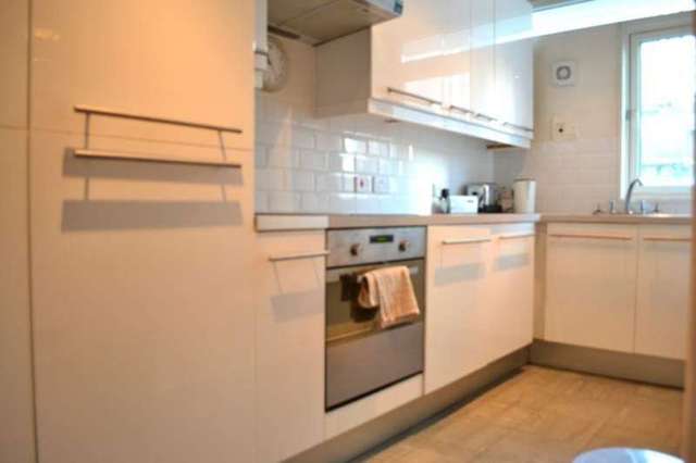  Image of 2 Bedroom Flat to rent at Aldgate East, E1 7EB