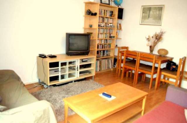  Image of 2 Bedroom Flat to rent at Aldgate East, E1 7EB