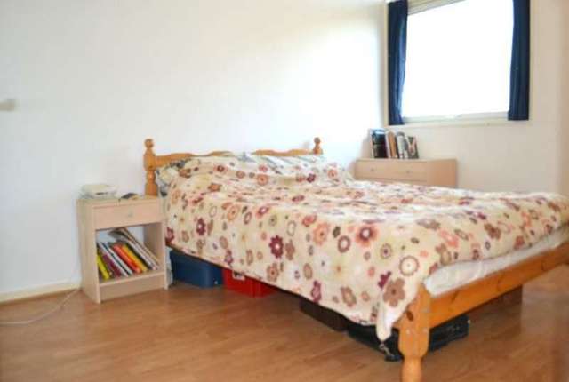  Image of 2 Bedroom Flat to rent at Aldgate East, E1 7EB