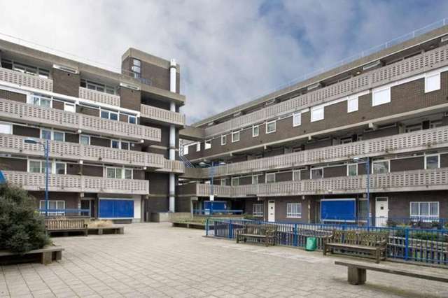  Image of 2 Bedroom Flat to rent at Aldgate East, E1 7EB
