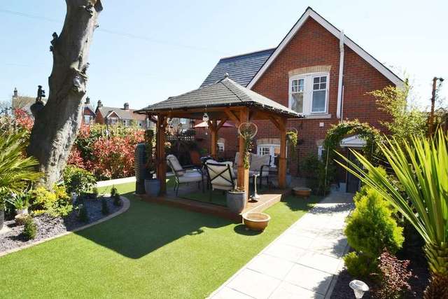  Image of 2 Bedroom Detached for sale at Poole, BH15 2DN