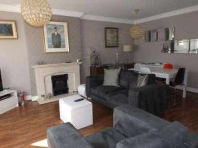  Image of 3 Bedroom Terraced for sale at Loughton Essex Loughton, IG10 4PP