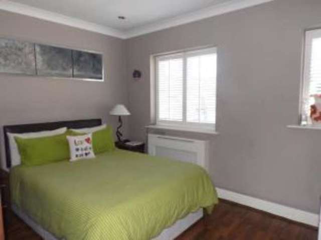  Image of 3 Bedroom Terraced for sale at Loughton Essex Loughton, IG10 4PP