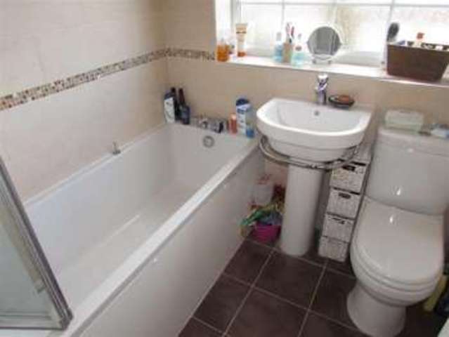  Image of 3 Bedroom Property to rent at Roedean Close Luton Luton, LU2 8QW