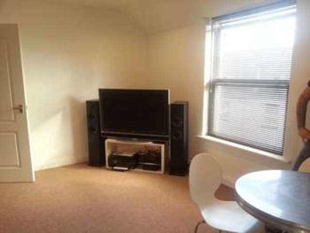  Image of 2 Bedroom Flat to rent at Rowley Road  Torquay, TQ1 4PW