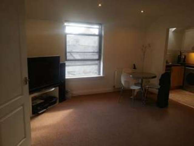  Image of 2 Bedroom Flat to rent at Rowley Road  Torquay, TQ1 4PW