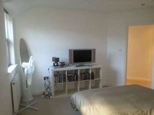  Image of 2 Bedroom Flat to rent at Rowley Road  Torquay, TQ1 4PW