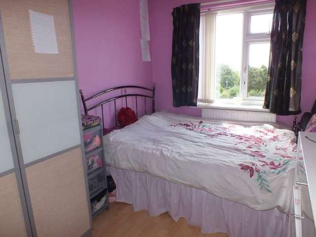  Image of 3 Bedroom Flat to rent at Reading Berkshire Whitley, RG30 3DT