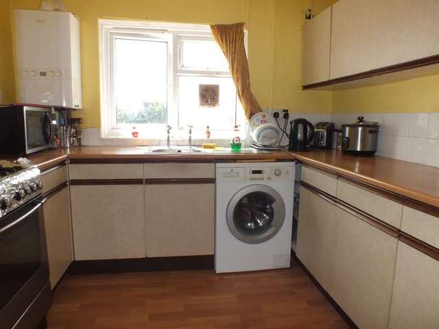  Image of 3 Bedroom Flat to rent at Reading Berkshire Whitley, RG30 3DT