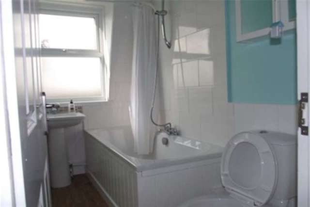  Image of 2 Bedroom Flat to rent at London, NW4 4PN