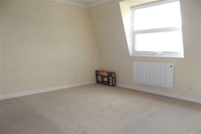  Image of 2 Bedroom Flat to rent at London, NW4 4PN
