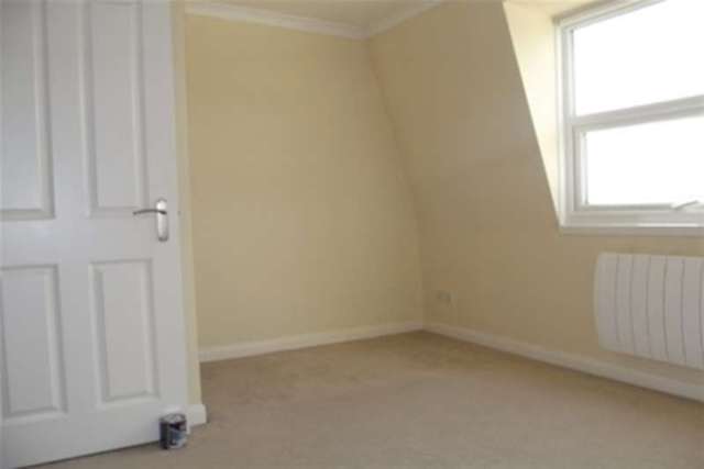  Image of 2 Bedroom Flat to rent at London, NW4 4PN