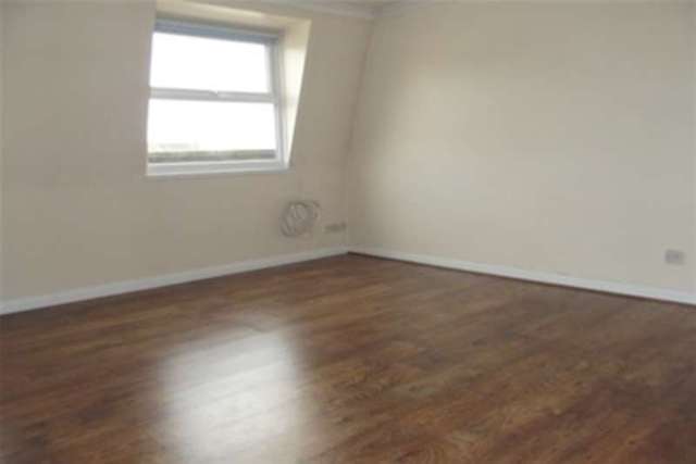  Image of 2 Bedroom Flat to rent at London, NW4 4PN
