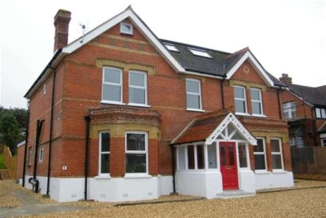  Image of 2 Bedroom Flat to rent at Totland Bay, PO39 0DN