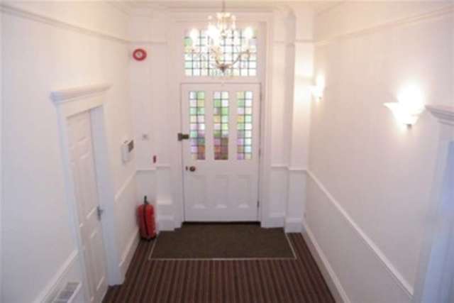  Image of 2 Bedroom Flat to rent at Totland Bay, PO39 0DN