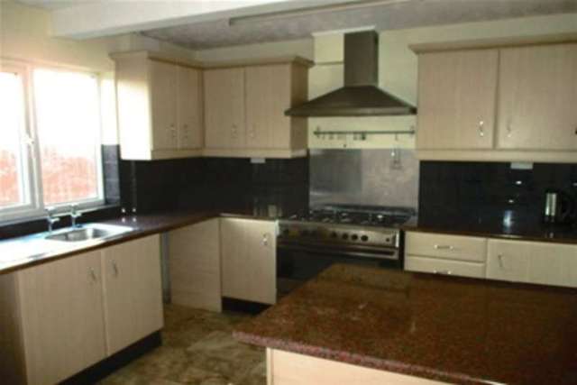  Image of 3 Bedroom Detached to rent at Tipton, DY4 0RB