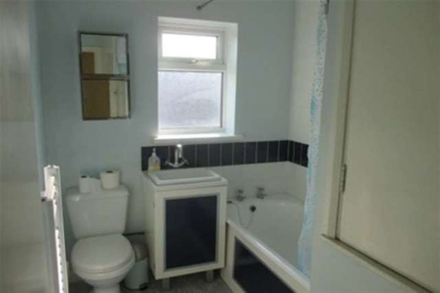  Image of 3 Bedroom Detached to rent at Tipton, DY4 0RB