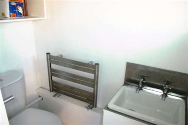  Image of 3 Bedroom Detached to rent at Tipton, DY4 0RB
