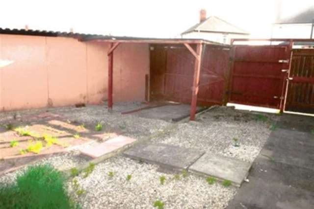  Image of 3 Bedroom Detached to rent at Tipton, DY4 0RB