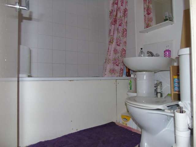  Image of 2 Bedroom Flat for sale at Brigstock Road  Thornton Heath, CR7 7JD