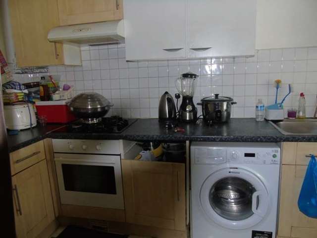  Image of 2 Bedroom Flat for sale at Brigstock Road  Thornton Heath, CR7 7JD