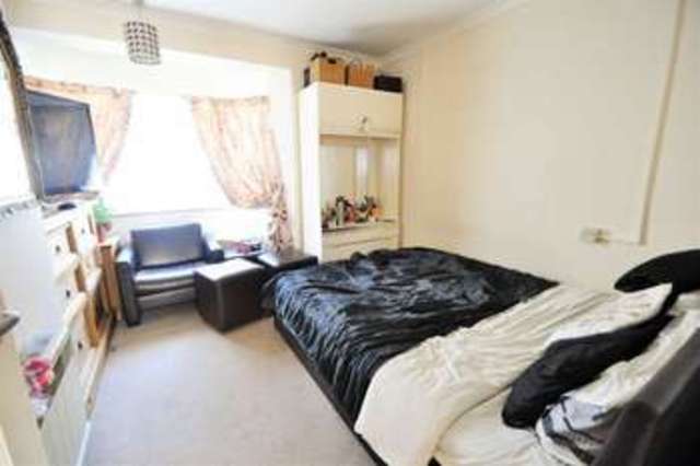  Image of 1 Bedroom Flat for sale at Chislehurst Kent Chislehurst, BR7 6DF