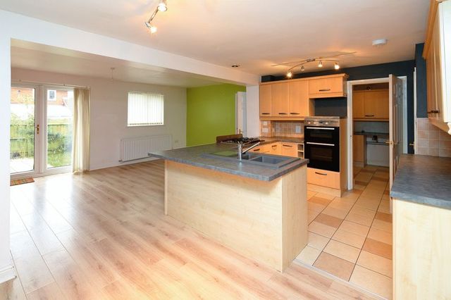  Image of 4 Bedroom Detached to rent at Walnut Close Aqueduct Telford, TF4 3TA
