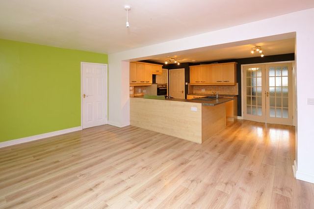  Image of 4 Bedroom Detached to rent at Walnut Close Aqueduct Telford, TF4 3TA