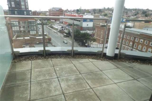  Image of 2 Bedroom Penthouse to rent at London, NW9 5WD