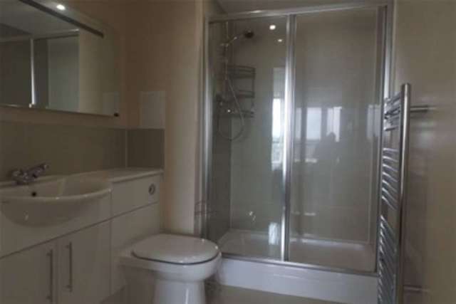  Image of 2 Bedroom Penthouse to rent at London, NW9 5WD