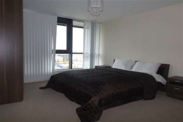  Image of 2 Bedroom Penthouse to rent at London, NW9 5WD