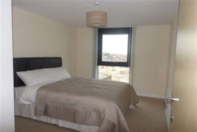  Image of 2 Bedroom Penthouse to rent at London, NW9 5WD