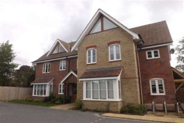  Image of 2 Bedroom Flat to rent at Waterlooville, PO7 5SU