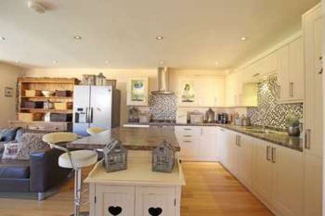  Image of 4 Bedroom Detached for sale at Salisbury Road West Wellow Romsey, SO51 6BU