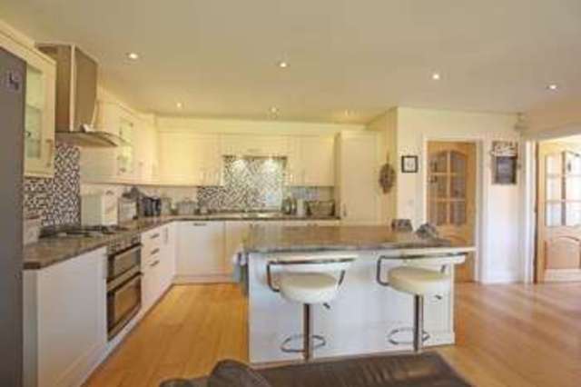  Image of 4 Bedroom Detached for sale at Salisbury Road West Wellow Romsey, SO51 6BU
