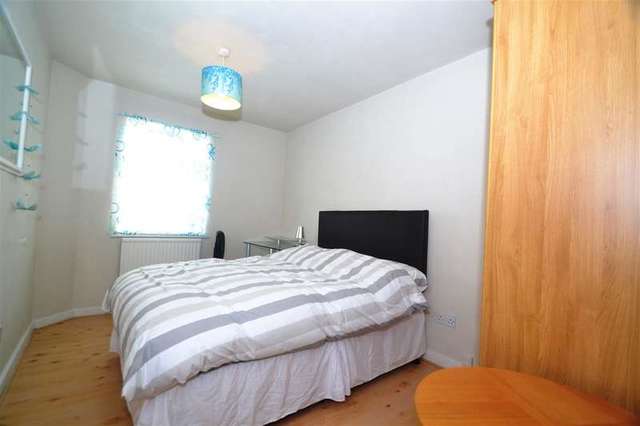  Image of 2 Bedroom Apartment to rent at Wimbledon, SW19 4LS