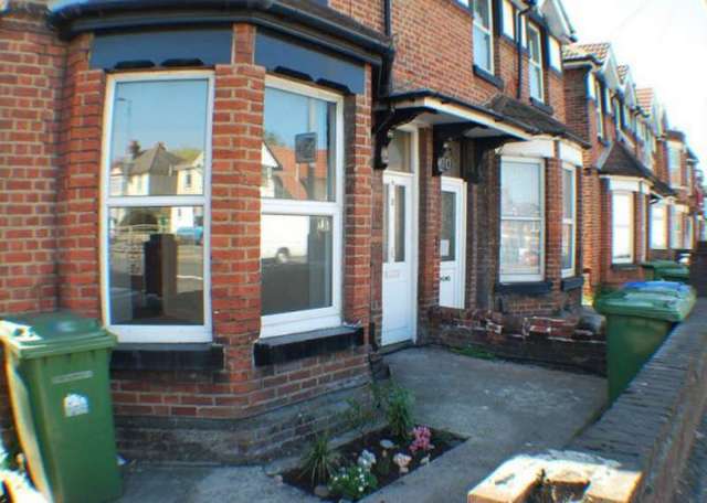  Image of 1 Bedroom Flat to rent at Bitterne Road West  Bitterne Southampton, SO18 1AP