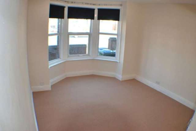  Image of 1 Bedroom Flat to rent at Bitterne Road West  Bitterne Southampton, SO18 1AP