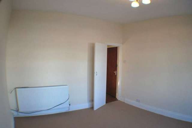  Image of 1 Bedroom Flat to rent at Bitterne Road West  Bitterne Southampton, SO18 1AP
