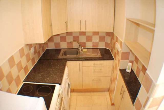  Image of 1 Bedroom Flat to rent at Bitterne Road West  Bitterne Southampton, SO18 1AP