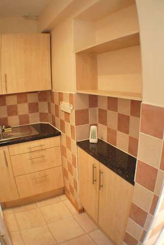  Image of 1 Bedroom Flat to rent at Bitterne Road West  Bitterne Southampton, SO18 1AP