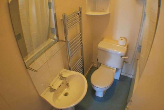  Image of 1 Bedroom Flat to rent at Bitterne Road West  Bitterne Southampton, SO18 1AP