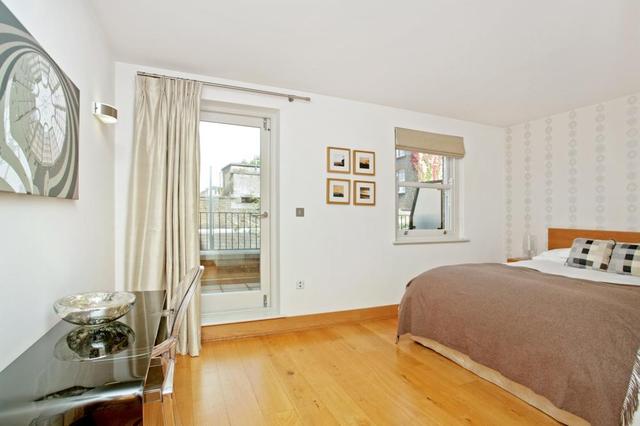  Image of 3 Bedroom Detached to rent at Botts Mews  London, W2 5AG