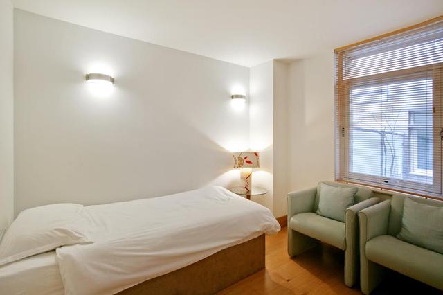  Image of 3 Bedroom Detached to rent at Botts Mews  London, W2 5AG