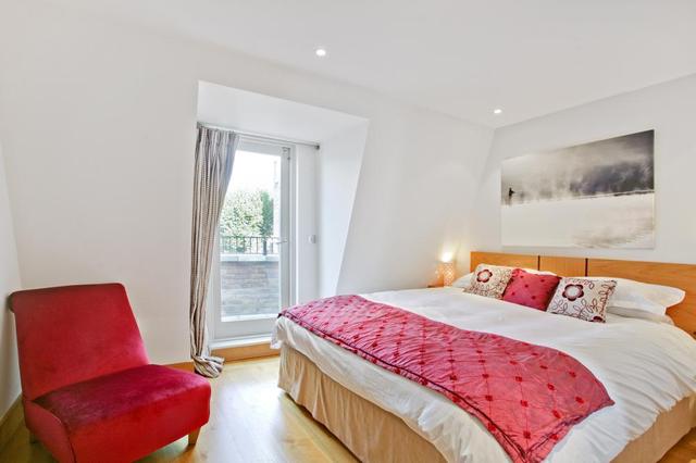  Image of 3 Bedroom Detached to rent at Botts Mews  London, W2 5AG