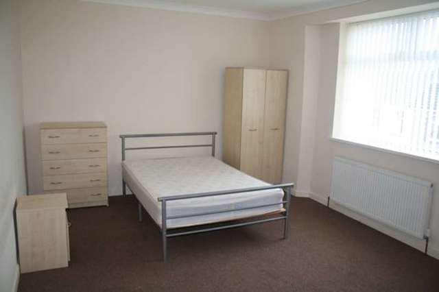  Image of 2 Bedroom Flat to rent at Churchill Gardens Road  London, SW1V 3DS