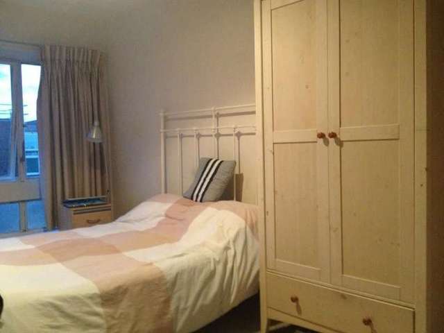  Image of 2 Bedroom Flat to rent at Churchill Gardens Road  London, SW1V 3DS