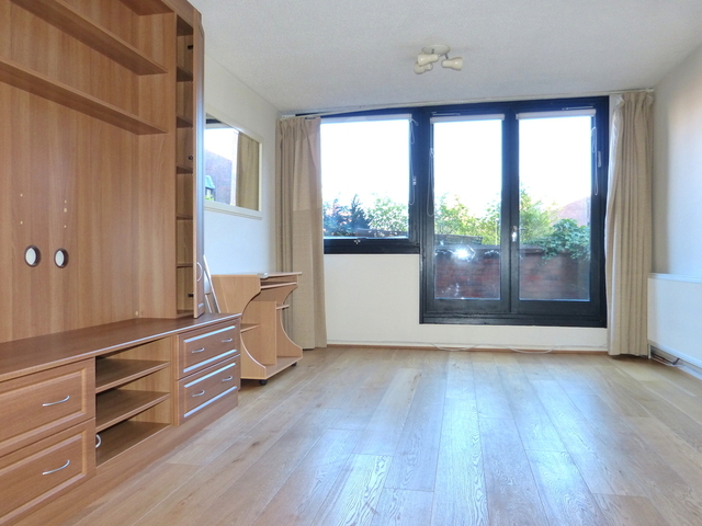  Image of 2 Bedroom Flat to rent at GOLDERS GREEN  London, NW11 7HW