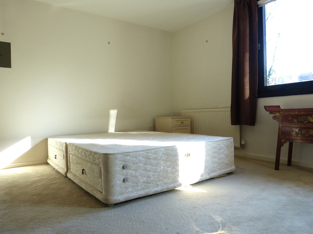  Image of 2 Bedroom Flat to rent at GOLDERS GREEN  London, NW11 7HW