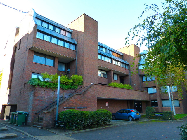  Image of 2 Bedroom Flat to rent at GOLDERS GREEN  London, NW11 7HW